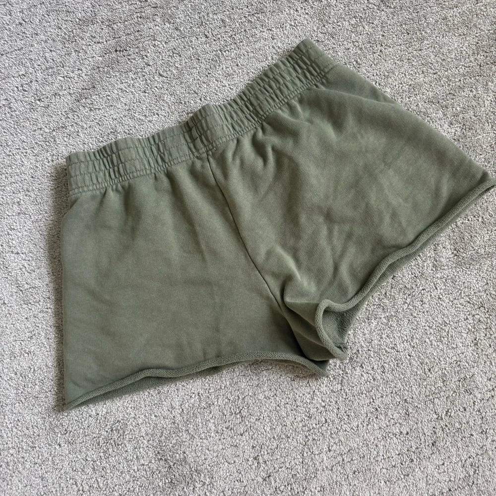 2/$20 Offline by Aerie Throwback Fleece Short in Olive Fun size M - Picture 6 of 9